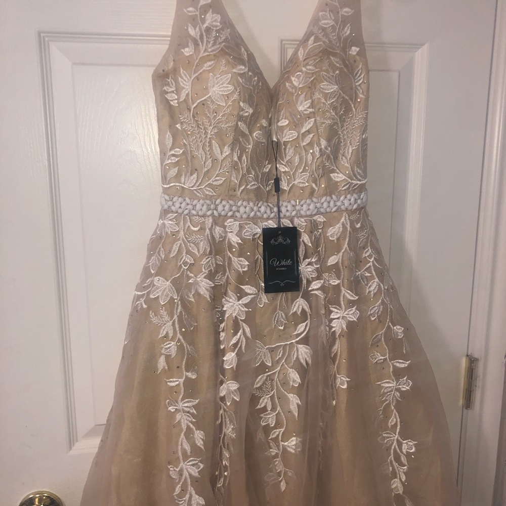 ELEGANT, &  SEXY DRESS.  BRAND NEW